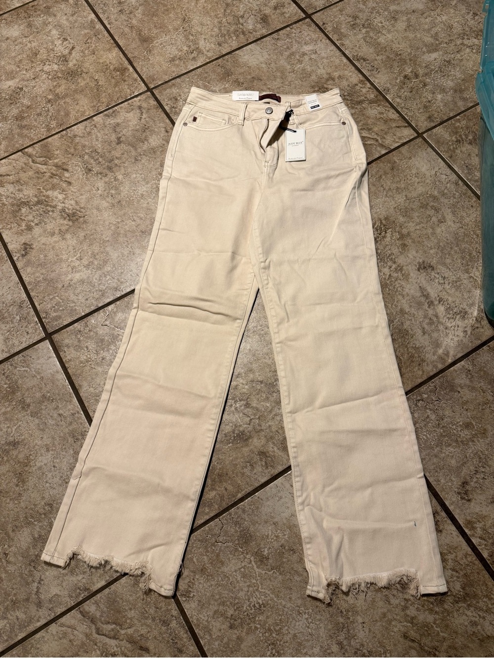 NWT Judy Blue Off-White Wide Leg Jeans with Raw Fringe Hem